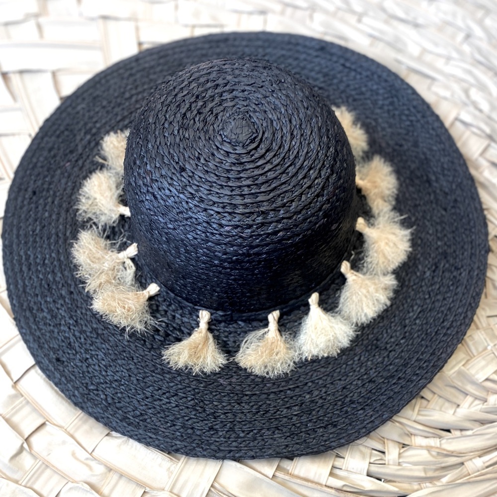Free people wide brim straw hat with frayed straw tassel trim hand, bnwot!!!